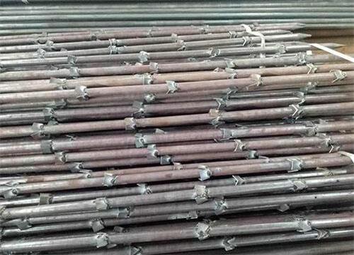 张金镇隧道钢花管